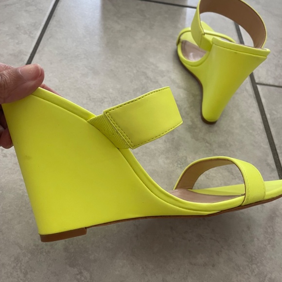 Schutz Soraya Napa Tennis Neon Yellow Leather Wedge - Picture 12 of 13